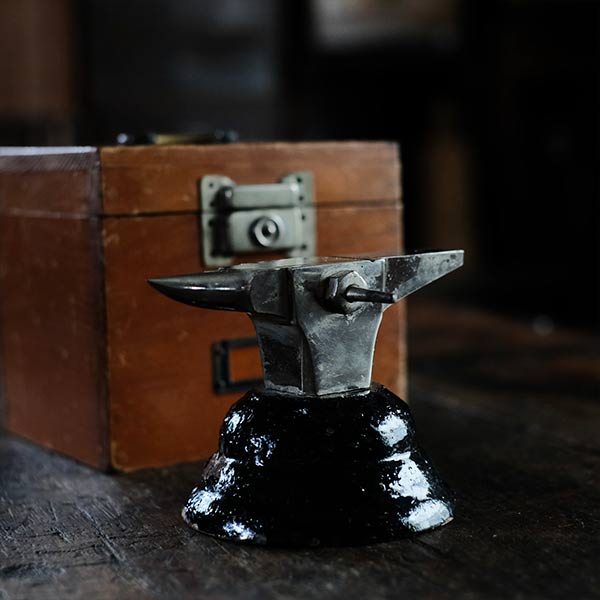 時計職人の金床（かなとこ / アンビル）木箱付き – zakka store towi