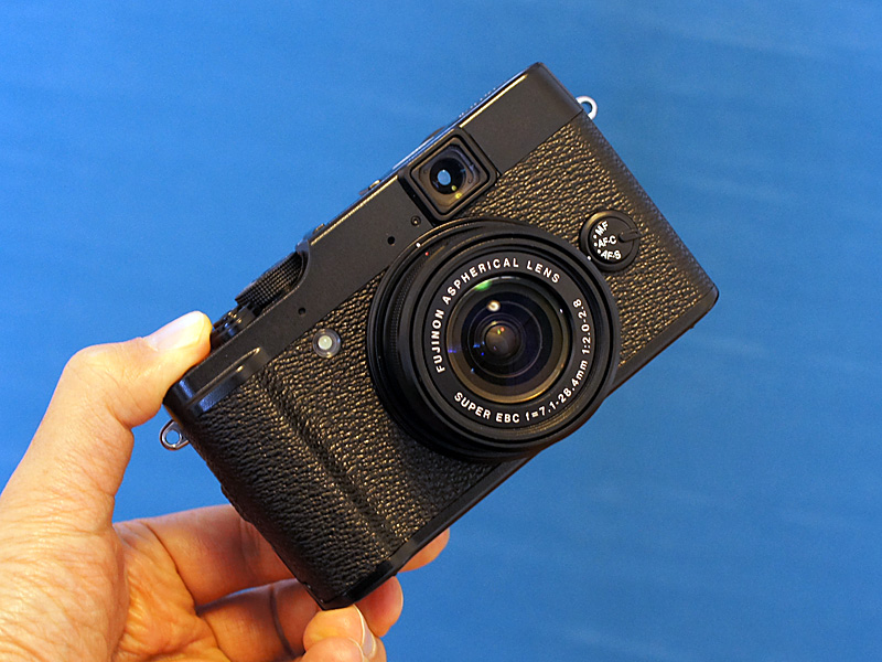 富士フイルム X10の外観をみる /monox デジカメ 比較 レビュー