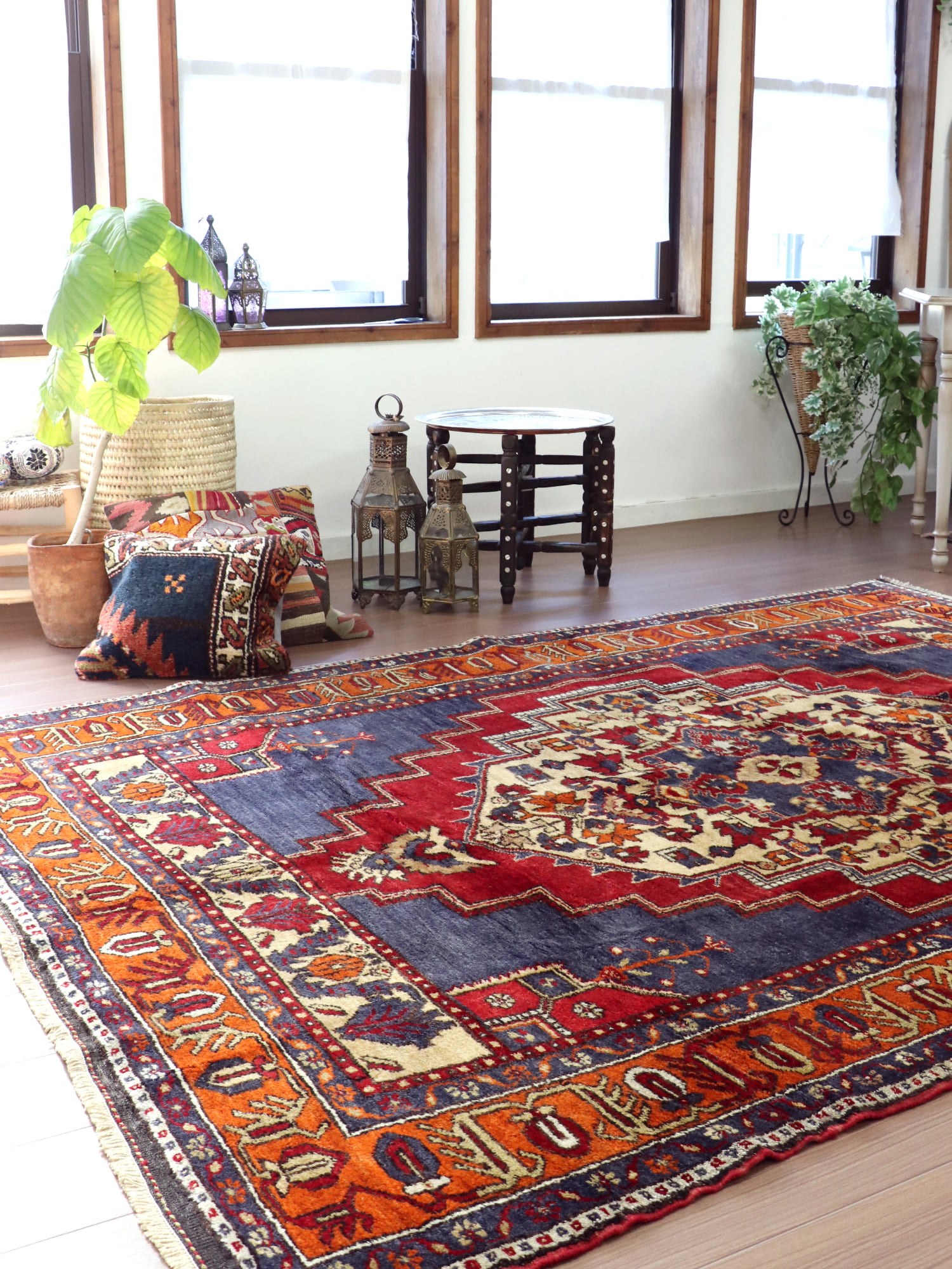 トルコ絨毯 リビングサイズ コンヤ タシュプナル245×170cm 赤 紺 花の