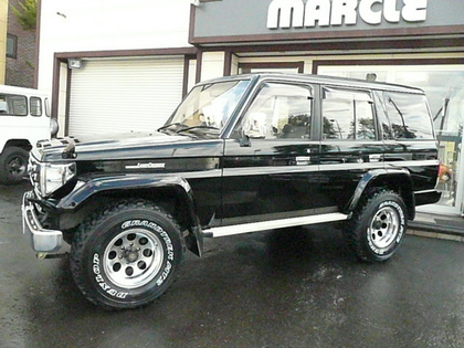 人気のランクル77最終型ZXリフトアップ入庫しました