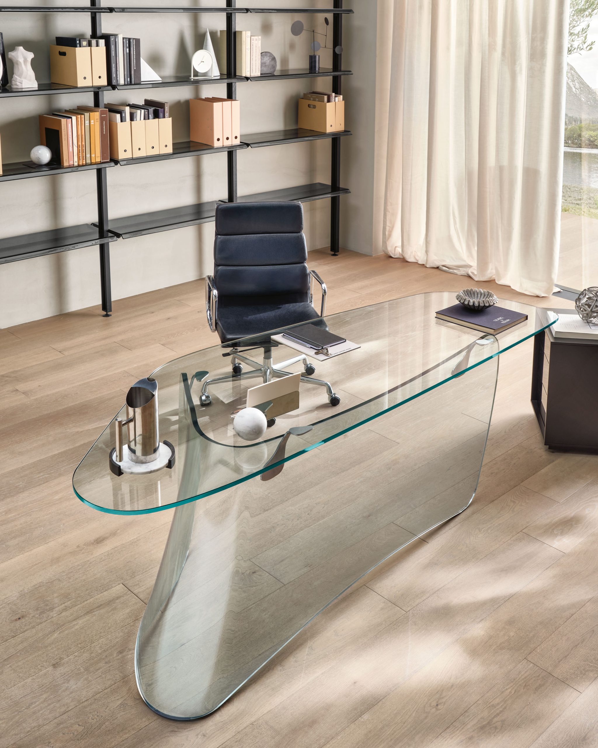 Graph, the curved glass desk – FIAM Italia