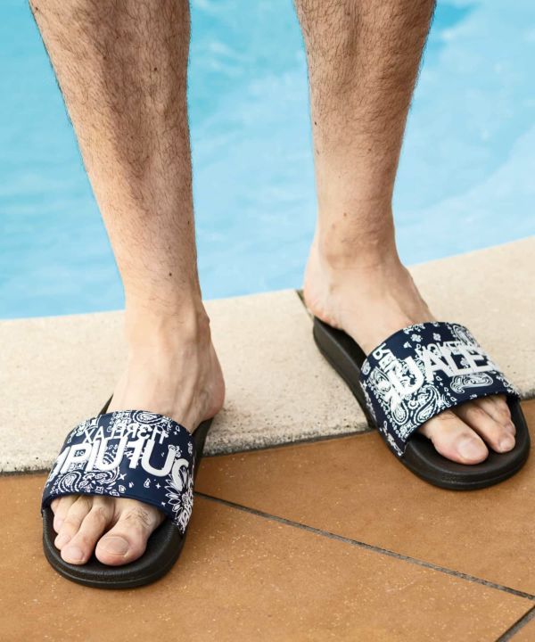 1PIU1UGUALE3 RELAX - ペイズリー柄シャワーサンダル / usx-23004