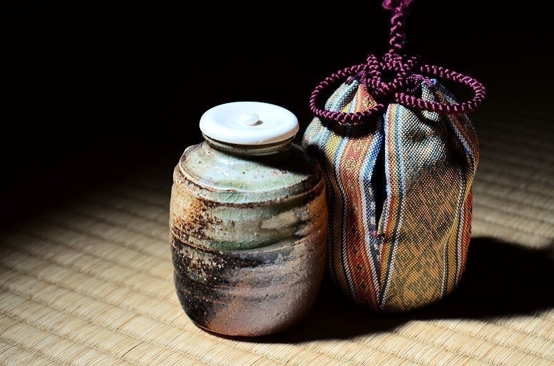 松本央 作 伊賀肩衝茶入 宮内間道(正絹仕覆・本象牙蓋) of 茶の湯 墨東