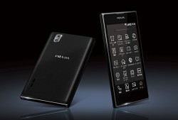 ドコモ、LG製の“プラダ・スマホ”「L-02D」を1月26日に発売 - PHILE WEB