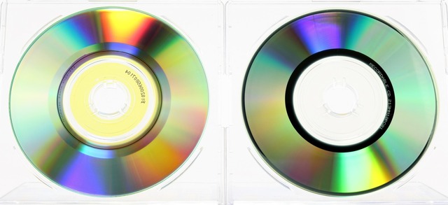 標準の約1.6倍、容量300MBの特殊な「高密度8センチCD-R」（容量300MB