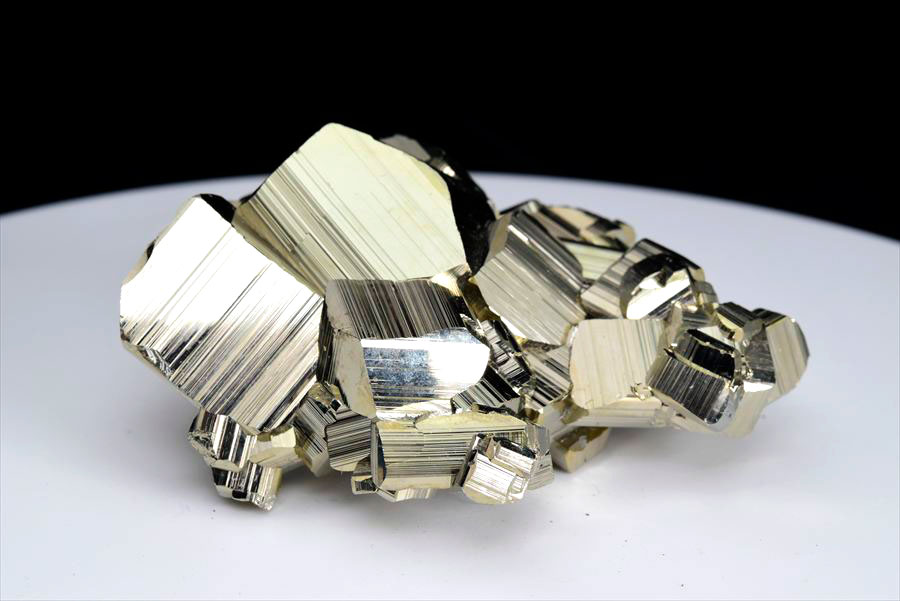 取扱量・品質は業界トップクラス｜パイライト（黄鉄鉱）クラスター原石