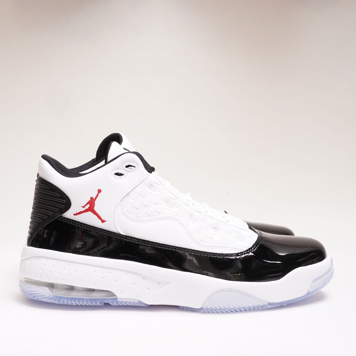 ナイキ ジョーダン NIKE AIR JORDAN MAX AURA 2 ホワイト×ブラック