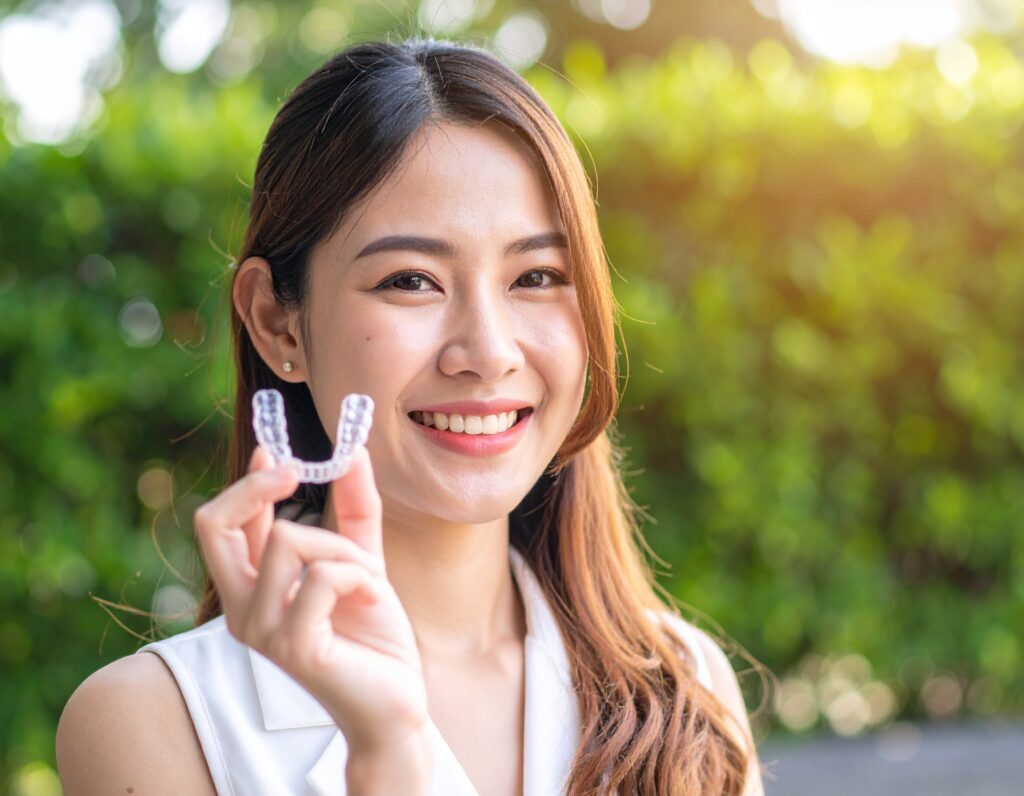 長すぎる？ マウスピース矯正の期間 矯正期間を短くするための「光加速