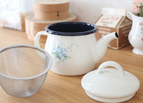 イマン クラリス ホーロー ティーポット － フレンチカントリーのバラ