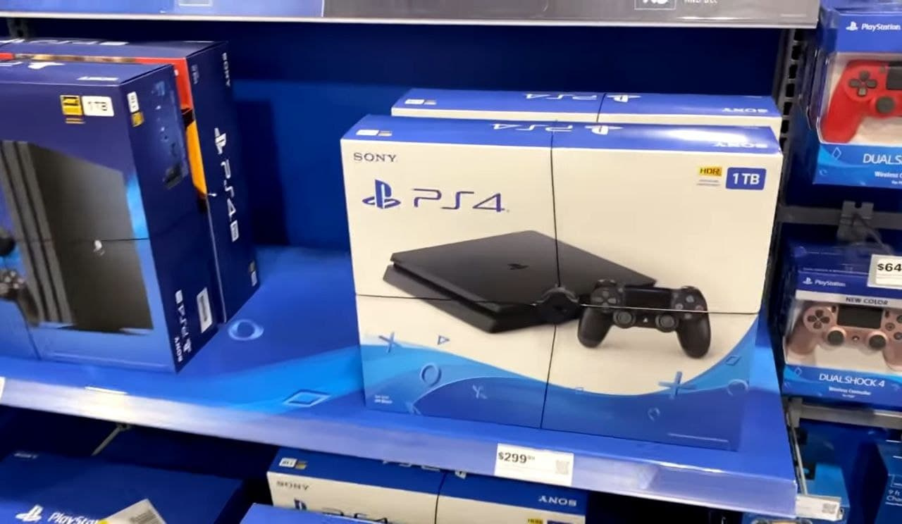 Portable PS4 Setup, Monitor: Japanese Technician Created One