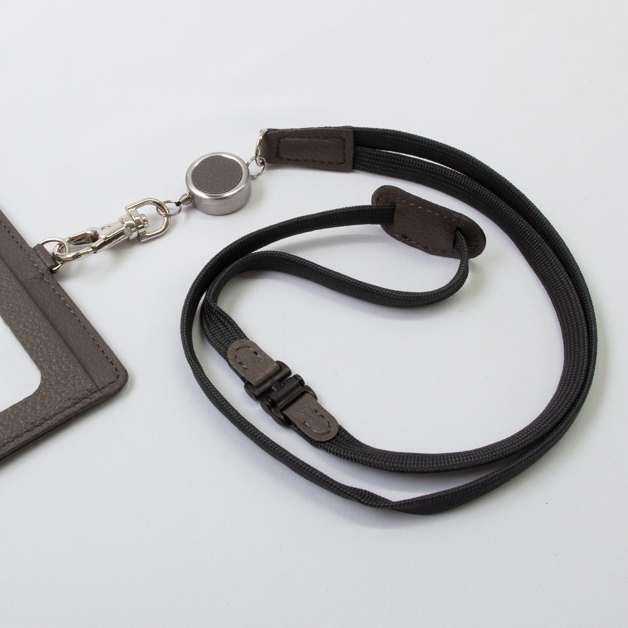 OSL GENUINE LEATHER / リール付きIDストラップ – Neueオンライン