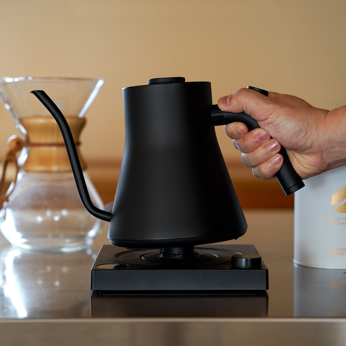 細口のコーヒードリップ用電気ケトル Fellow Stagg EKG Pro Electric