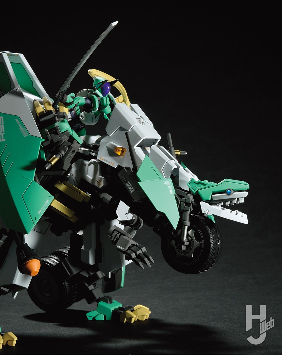 2脚歩行型ヘキサギアを新たに創造！定番キット「レイブレード