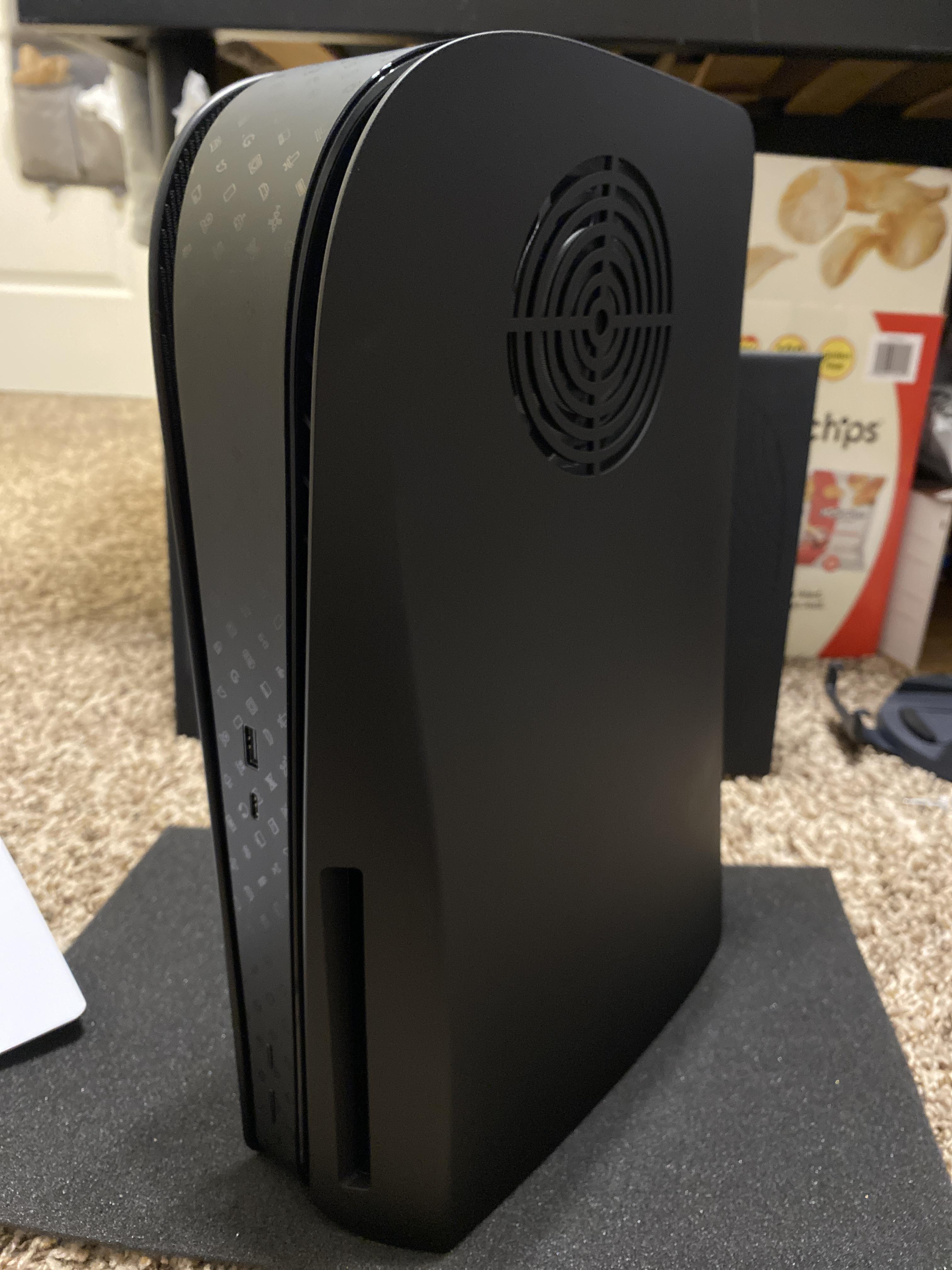 Installed some dbrand darkplates and a middle skin on my ps5