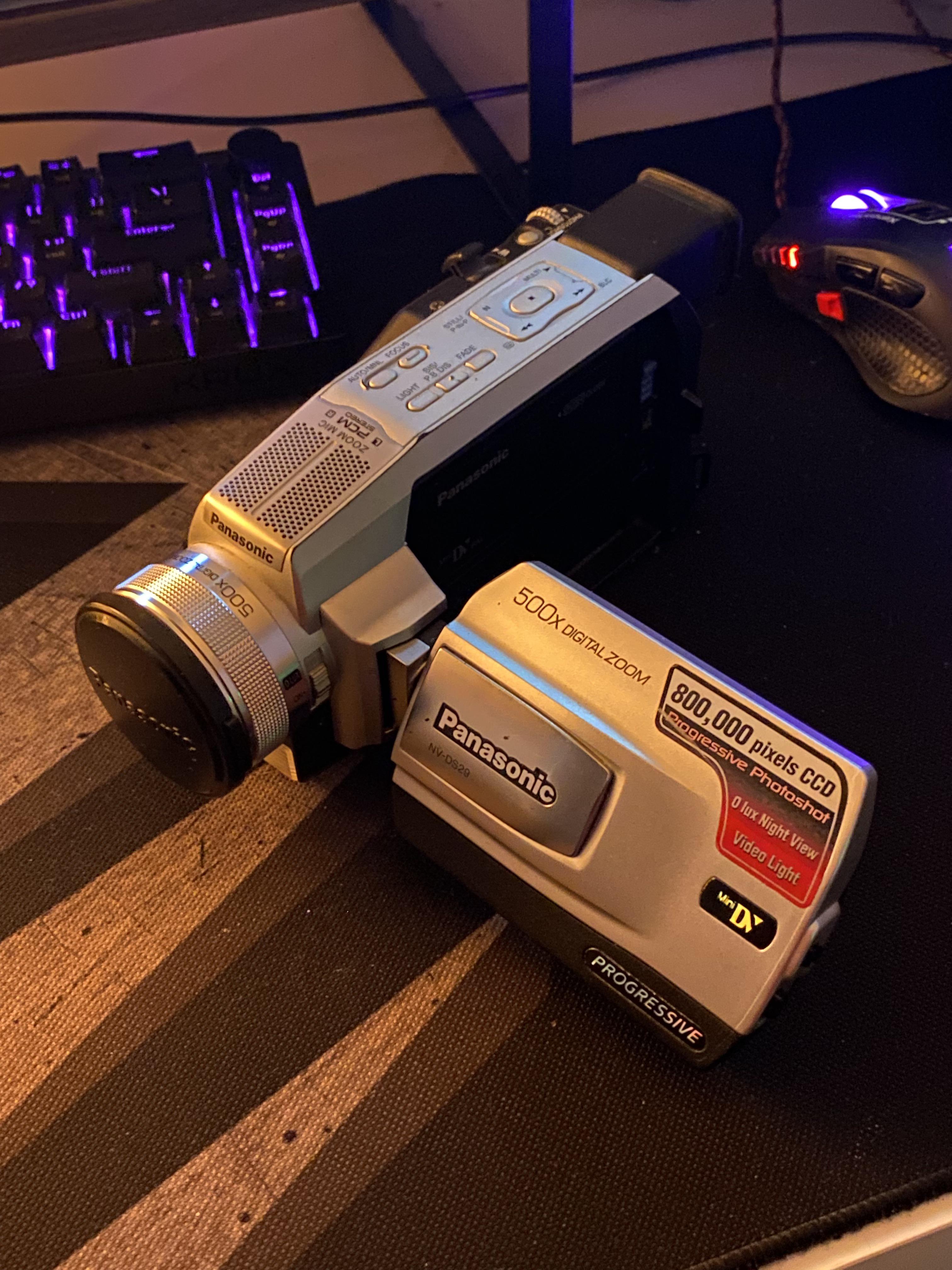 Just bought my first camcorder for 5$. Panasonic NV-DS29 : r