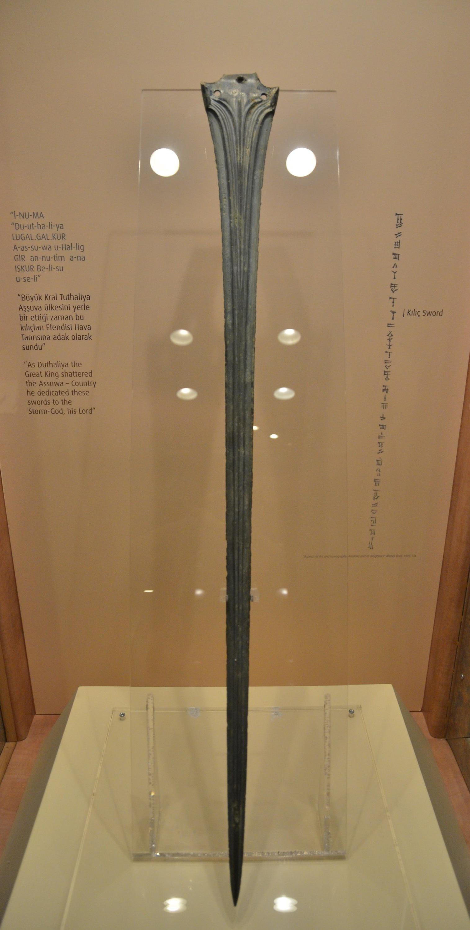 トルコで1991年の道路工事中に発見された、ヒッタイト王トゥドハリヤに