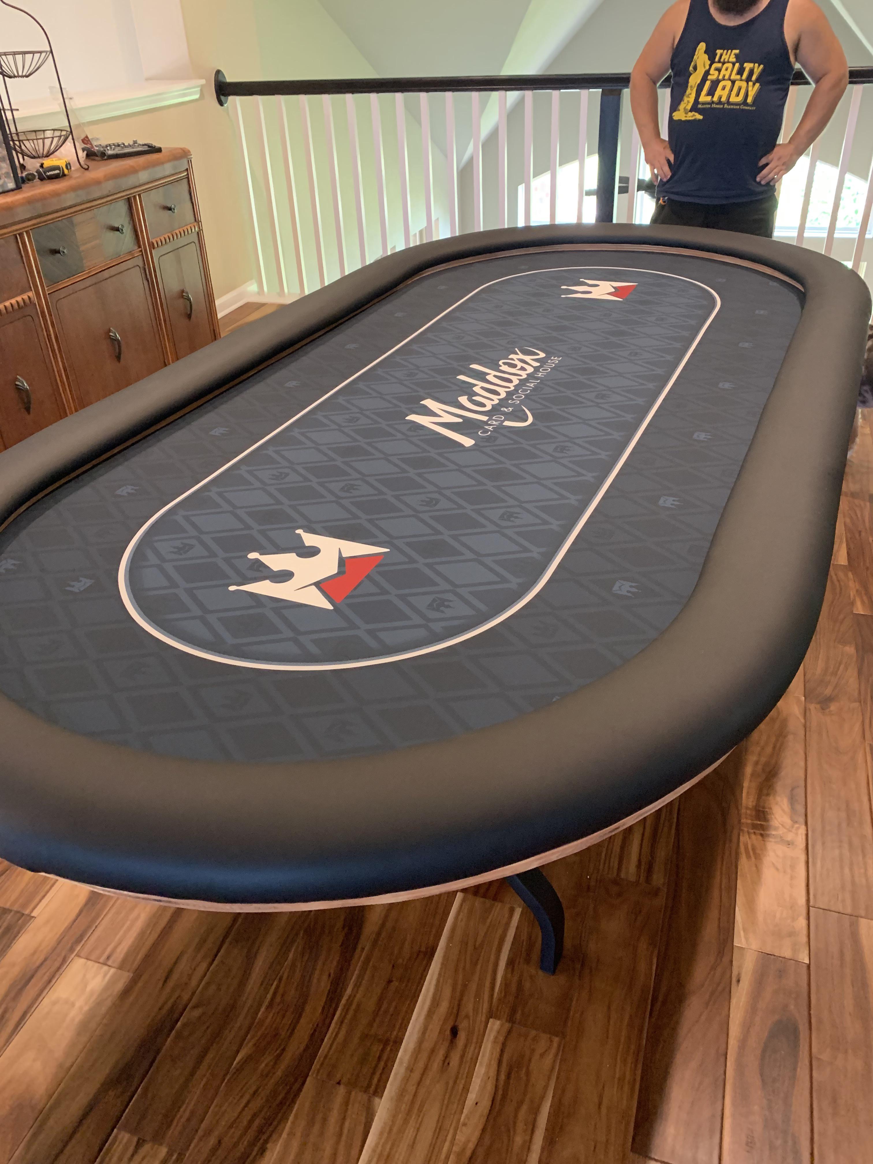 自作のポーカーテーブル作ったんだ！ : r/poker