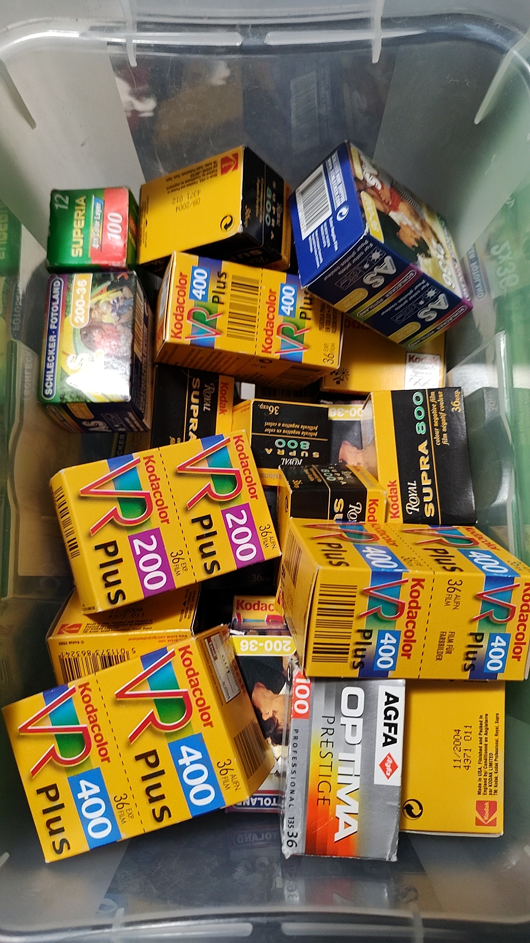 誰かから使用期限切れのフィルムをたくさんもらったんだ。冷凍/冷蔵