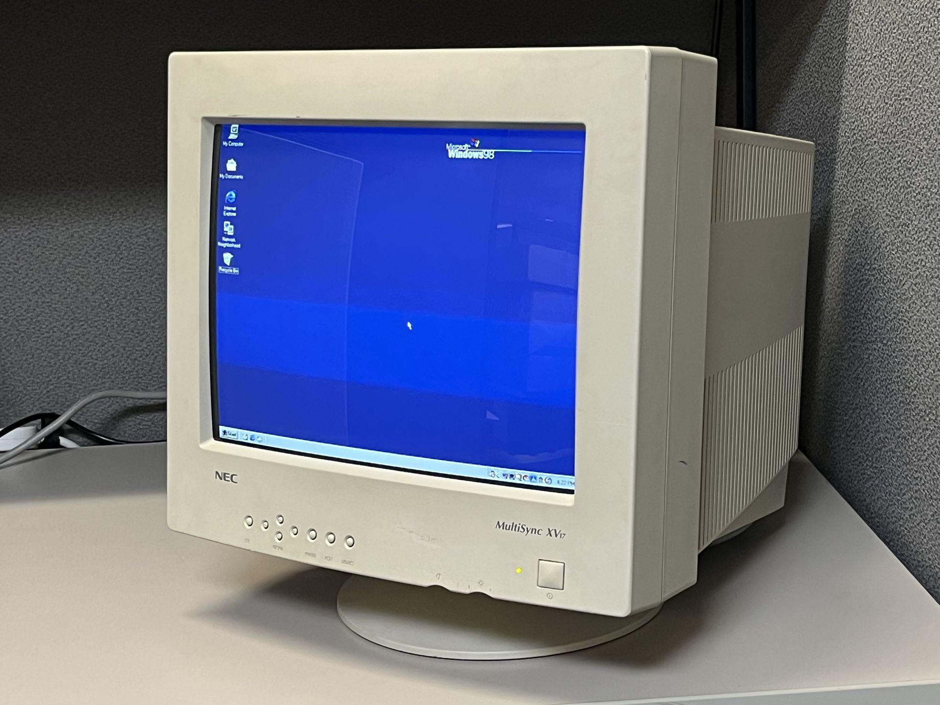 初めて使ったモニターは何だった？今でも持ってる？ : r/pcmasterrace