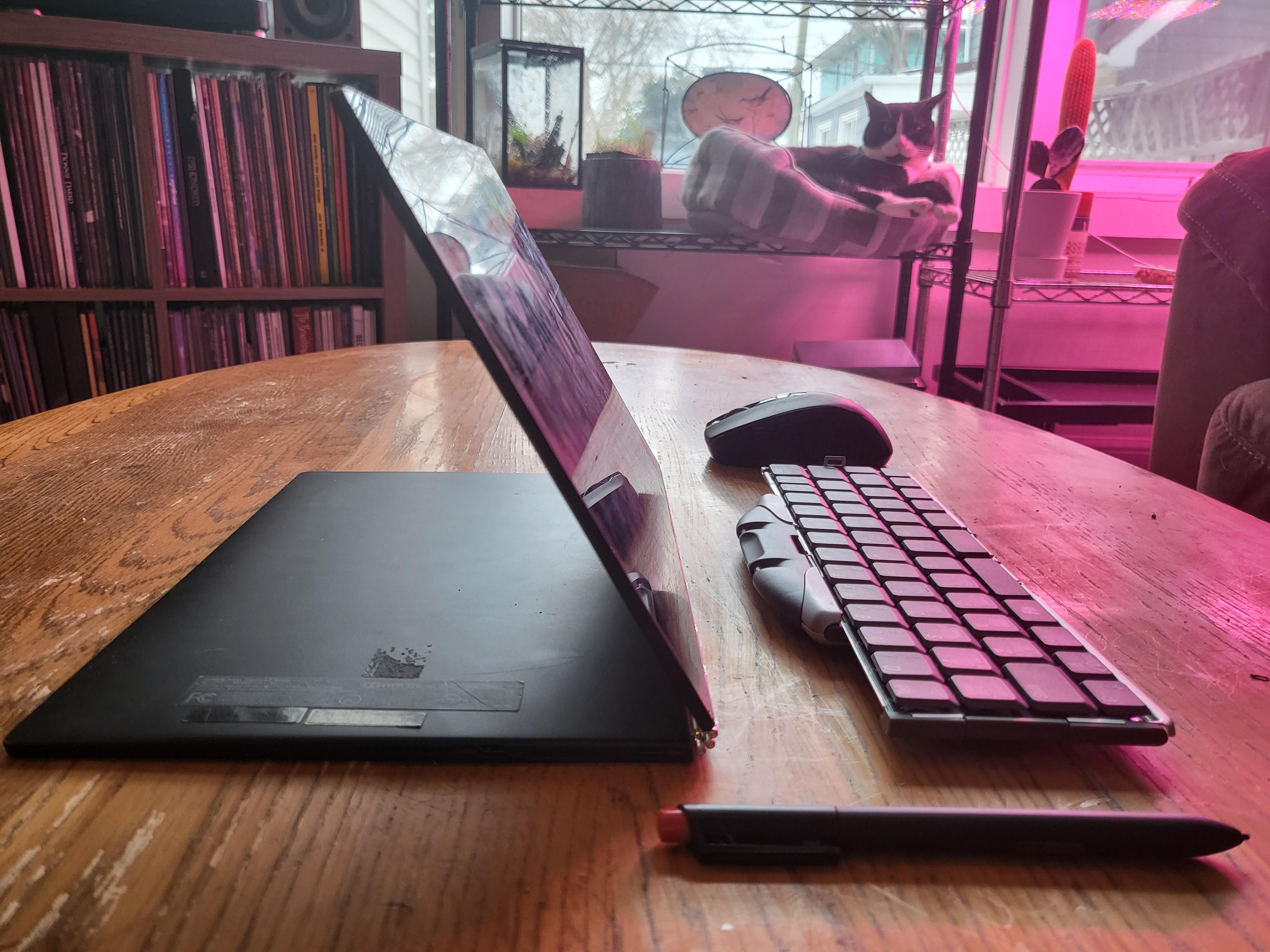 2017 Yoga Book YB1-X91F] 新しい（私にとって）ウルトラポータブルな