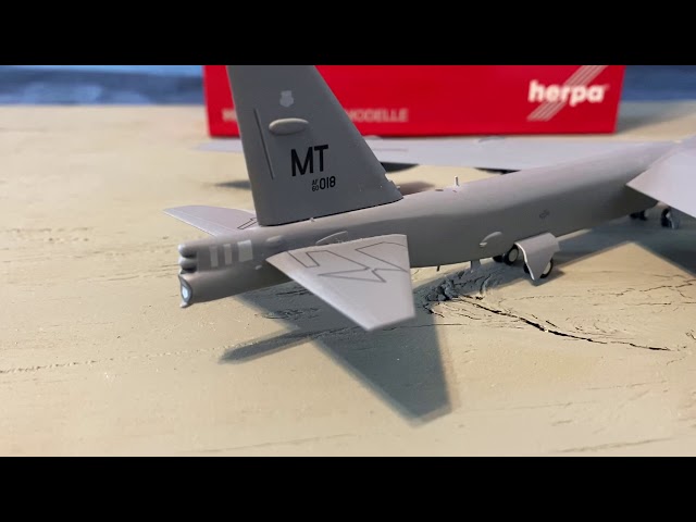 Herpa 1/200 B-52H Stratofortress review! - YouTube