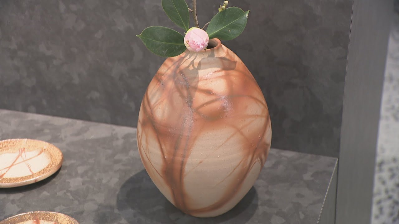 備前焼の若手作家・伊勢﨑州さん初の個展 岡山市のデパートで開催