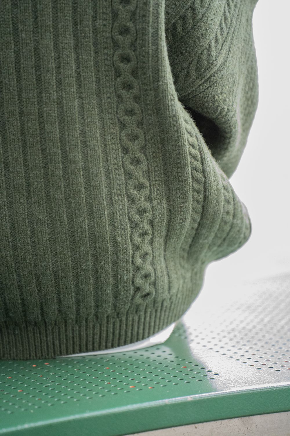 YASHIKI - 【ラスト1点】【22AW】Shizuku Curl High Neck Knit(MOSS