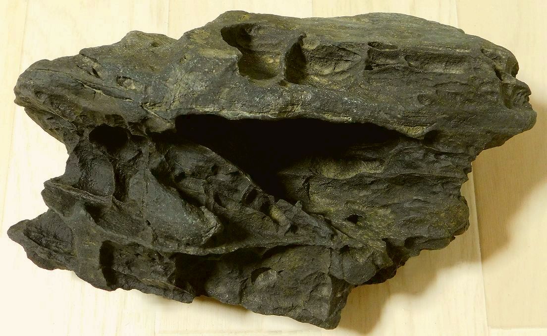 緋山酔恭「山水石美術館」 水石・美石を紹介 金山石・誉平(ポンピラ)石