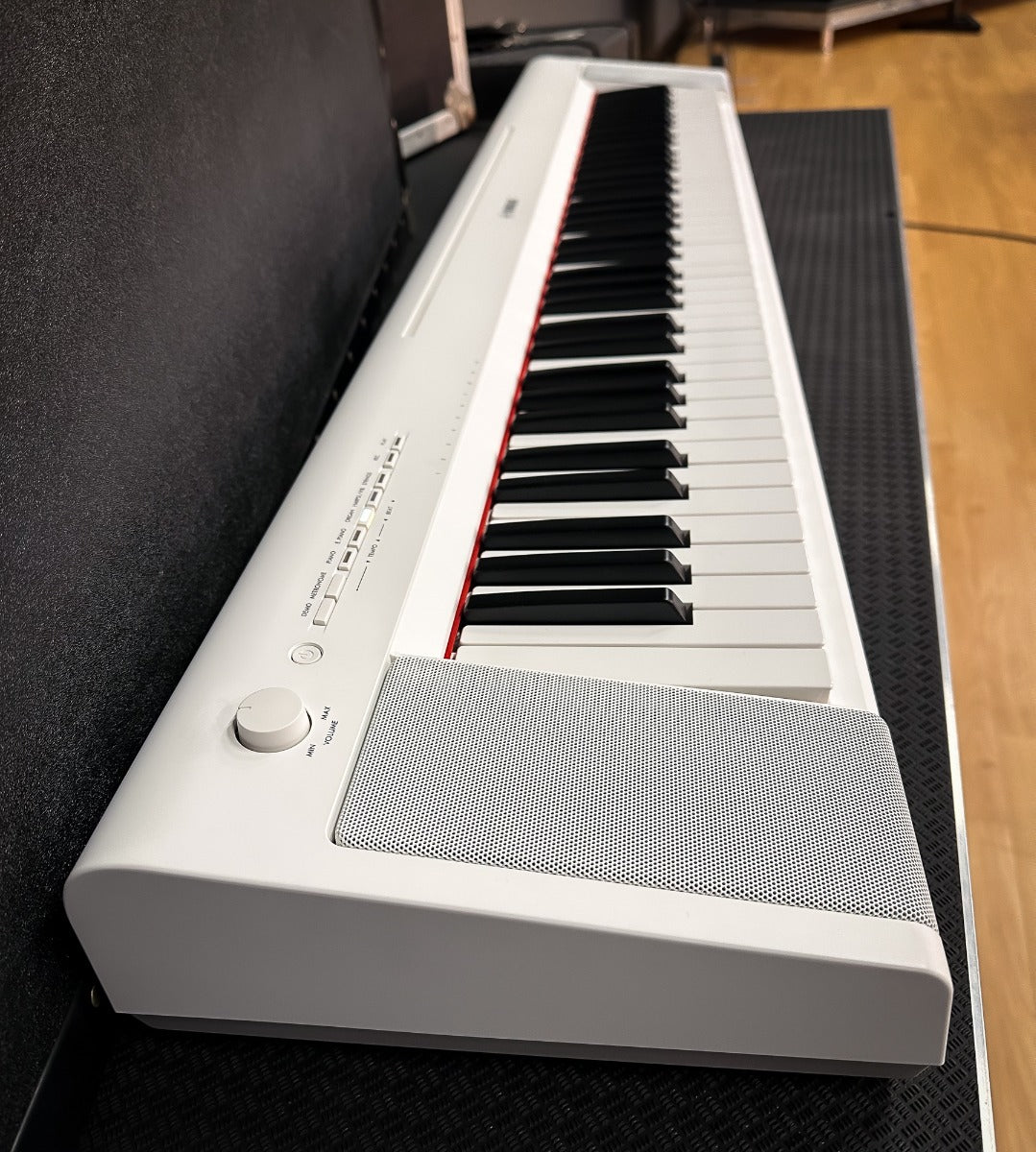 Yamaha Piaggero NP-35 76-Key Portable Keyboard - White BONUS PAK