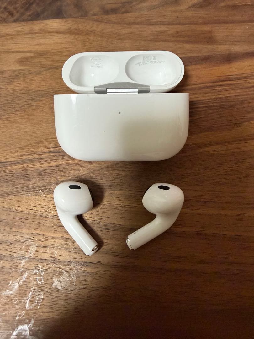 AirPods Pro (第2世代)MagSafe充電ケース アップル、MagSafe充電ケース（USB-C）付属の新しい「AirPods Pro（第2