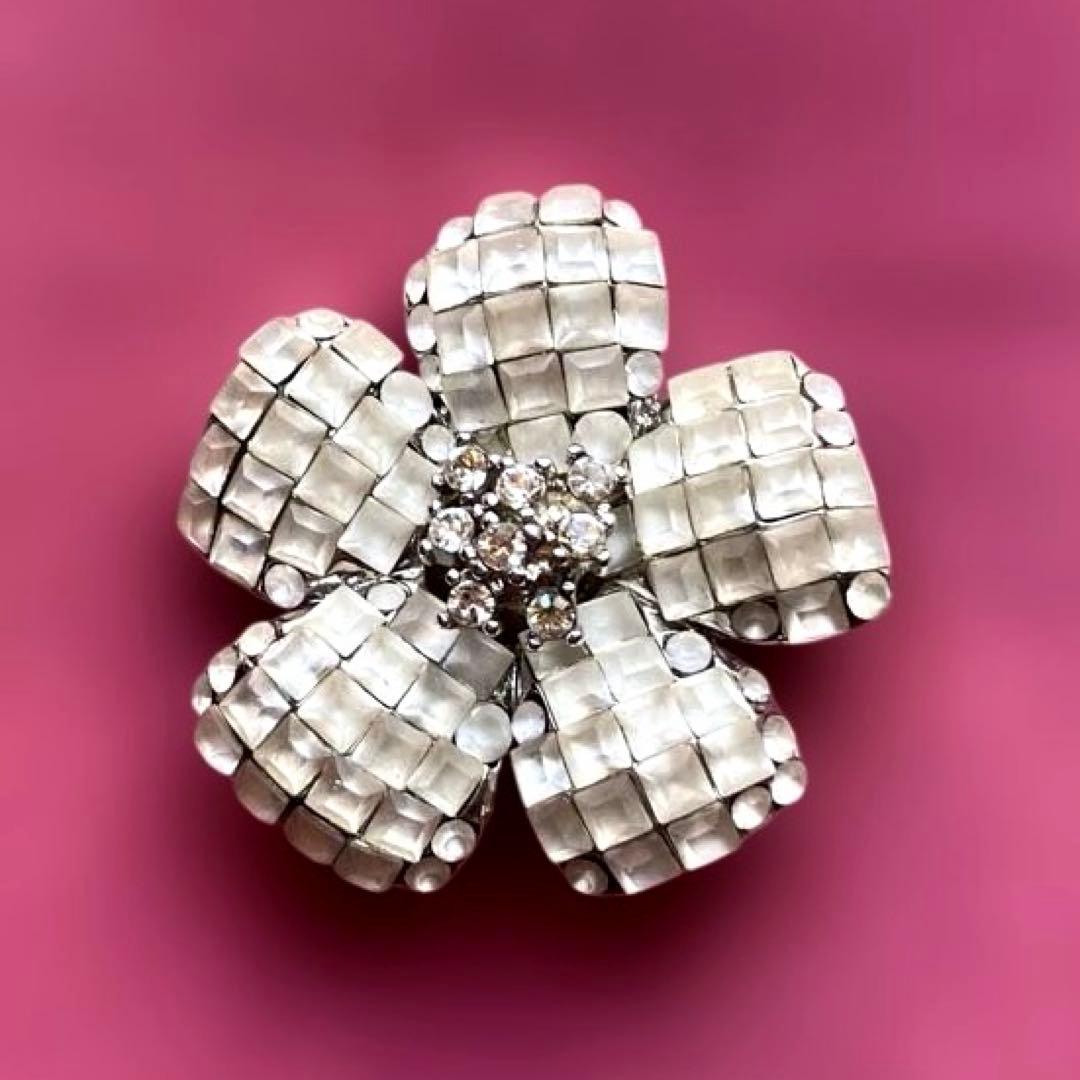 フォクシー　ブローチ　フラワーブローチ　花　白 名品】美品 FOXEY フォクシー フラワーブローチ クリアカラー FLEUR
