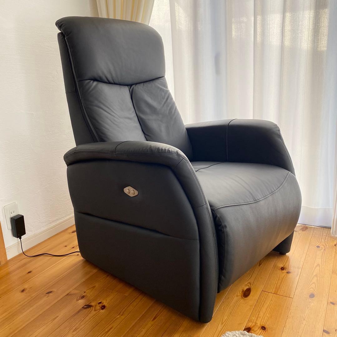 10月31日までお値引き中❗️電動リクライニングチェア(コンフェ革 BK) 10月31日までお値引き中❗️電動リクライニングチェア(コンフェ革 BK